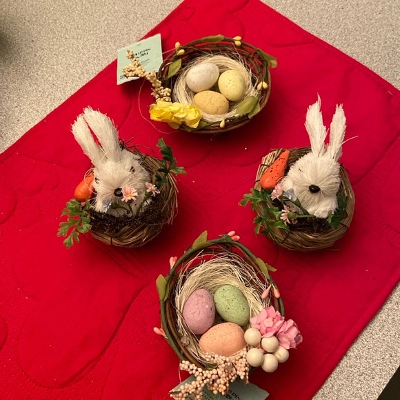 Easter decorations - Picture 1 of 3